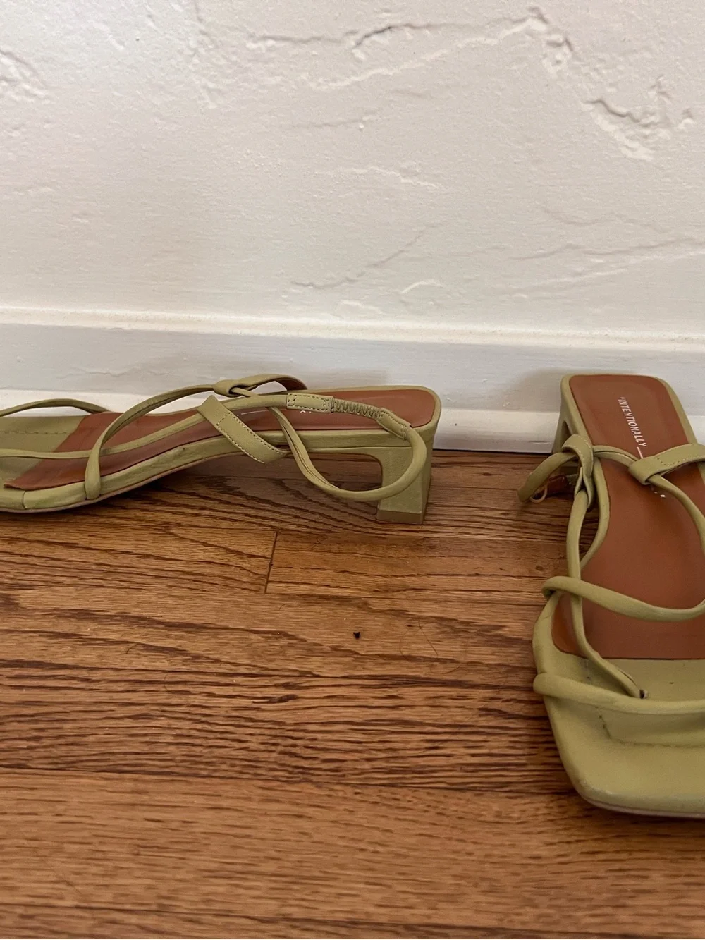 INTENTIONALLY BLANK : Green Strappy Square-Toe Sandals Size 41